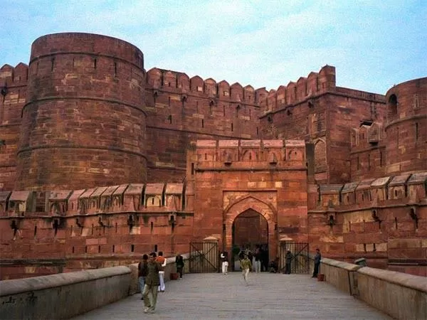 Photo of Agra Fort By 𝔑𝔦𝔱𝔦𝔫 𝔎𝔲𝔪𝔞𝔯 𝔓𝔯𝔞𝔧𝔞𝔭𝔞𝔱𝔦