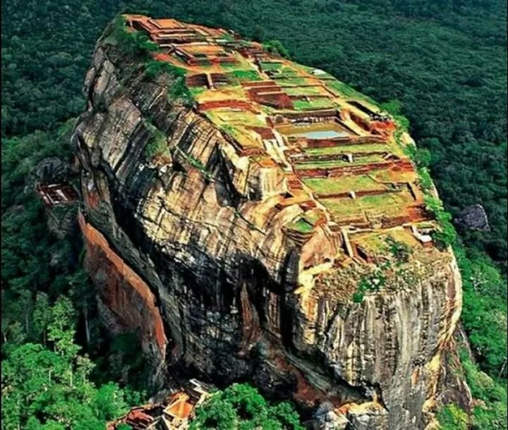 Photo of Sigiriya Rock Fortress By 𝔑𝔦𝔱𝔦𝔫 𝔎𝔲𝔪𝔞𝔯 𝔓𝔯𝔞𝔧𝔞𝔭𝔞𝔱𝔦