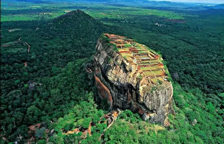 Photo of Sigiriya Rock Fortress By 𝔑𝔦𝔱𝔦𝔫 𝔎𝔲𝔪𝔞𝔯 𝔓𝔯𝔞𝔧𝔞𝔭𝔞𝔱𝔦