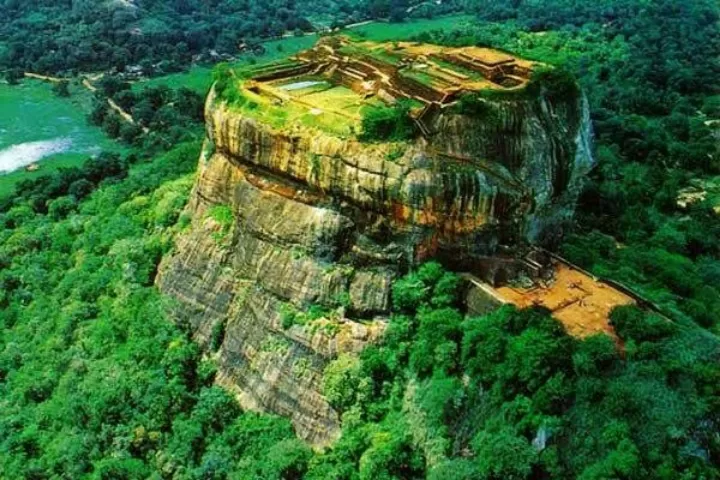 Photo of Sigiriya Rock Fortress By 𝔑𝔦𝔱𝔦𝔫 𝔎𝔲𝔪𝔞𝔯 𝔓𝔯𝔞𝔧𝔞𝔭𝔞𝔱𝔦