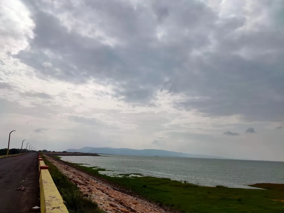 Photo of Right Dyke Slip Road By Ashutosa Das