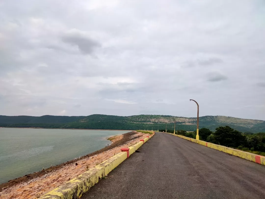 Photo of Right Dyke Slip Road By Ashutosa Das