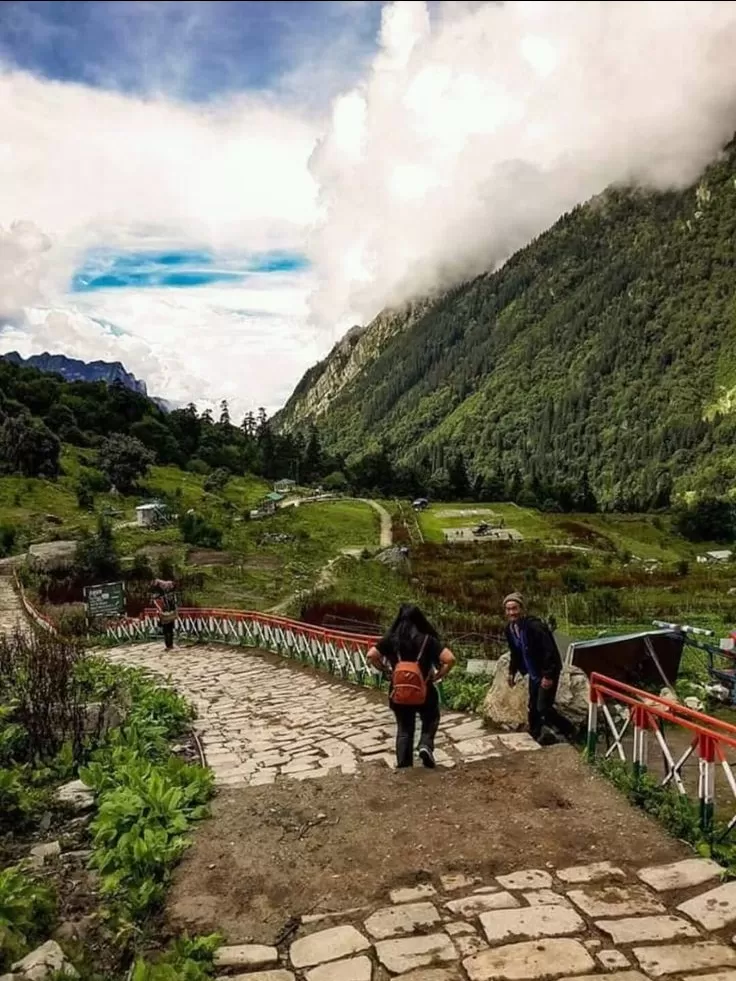 Photo of Valley of Flowers By Budget Mountains