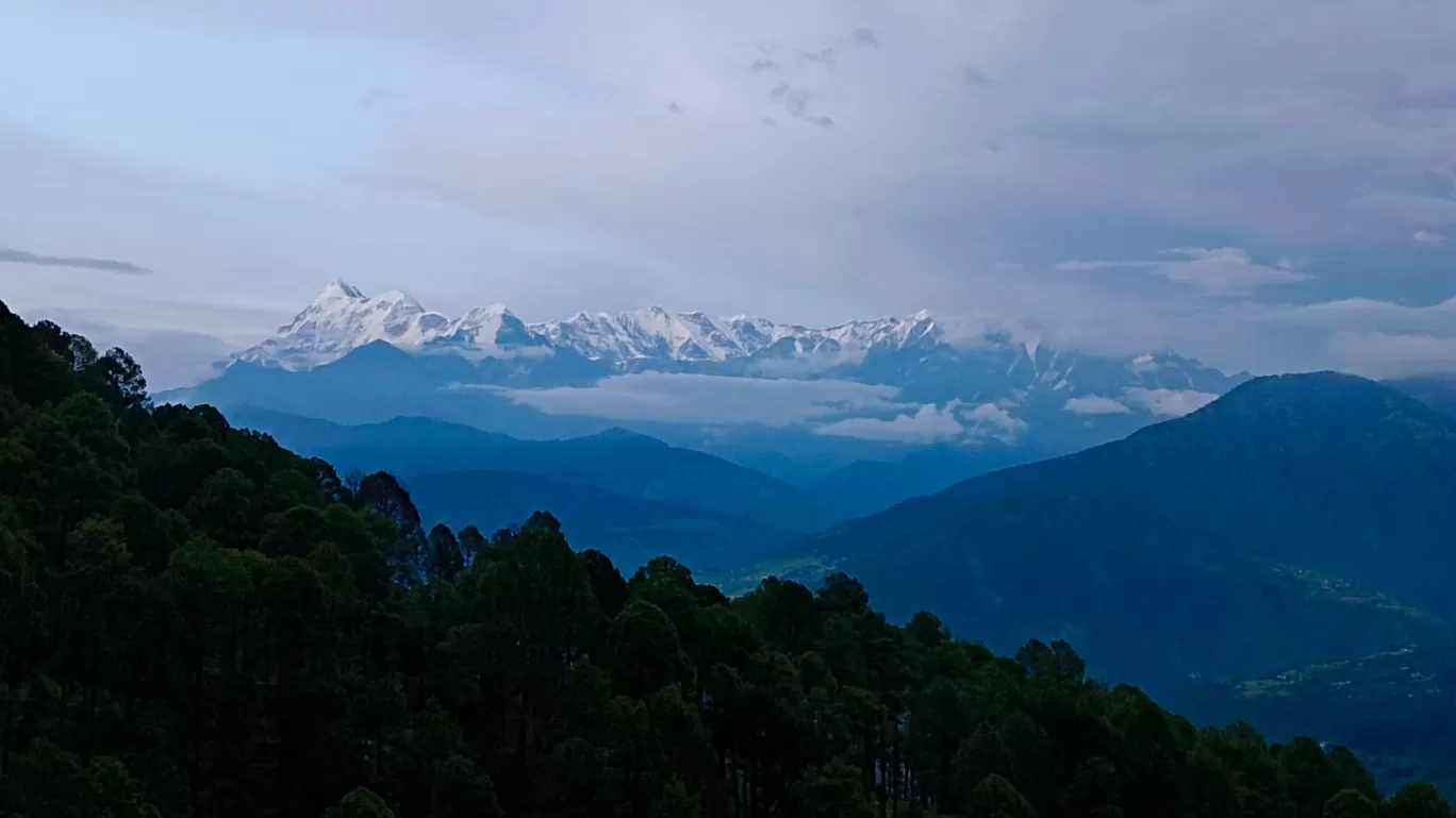 Photo of Gwaldam By Manoj Nagwal