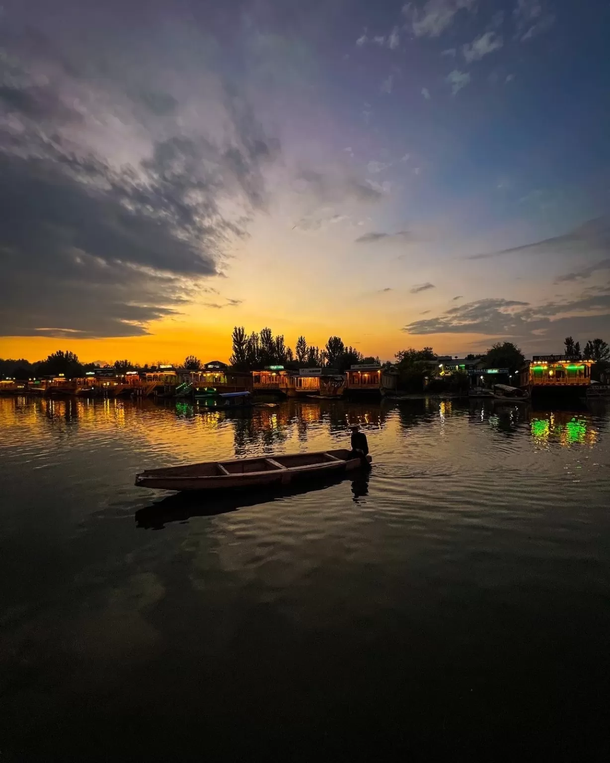 Photo of Dal Lake By Nargis Farheena 