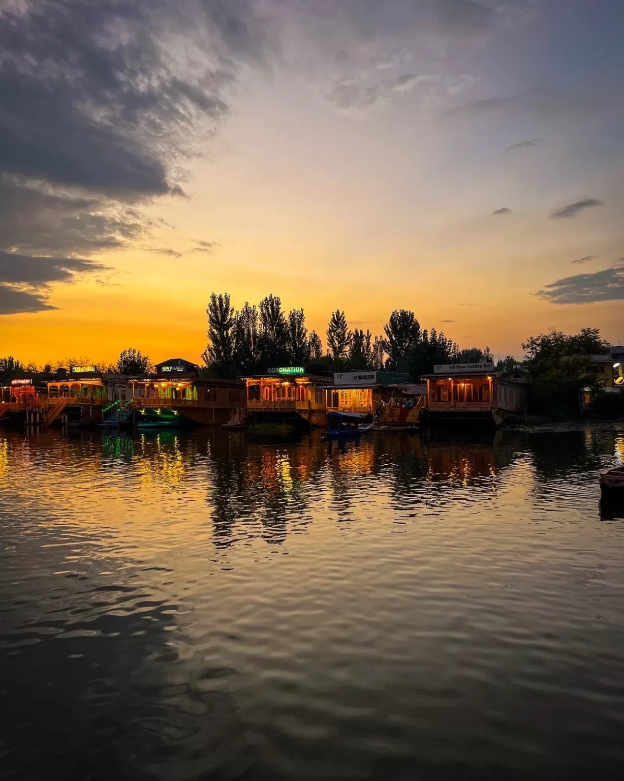 Photo of Dal Lake By Nargis Farheena 