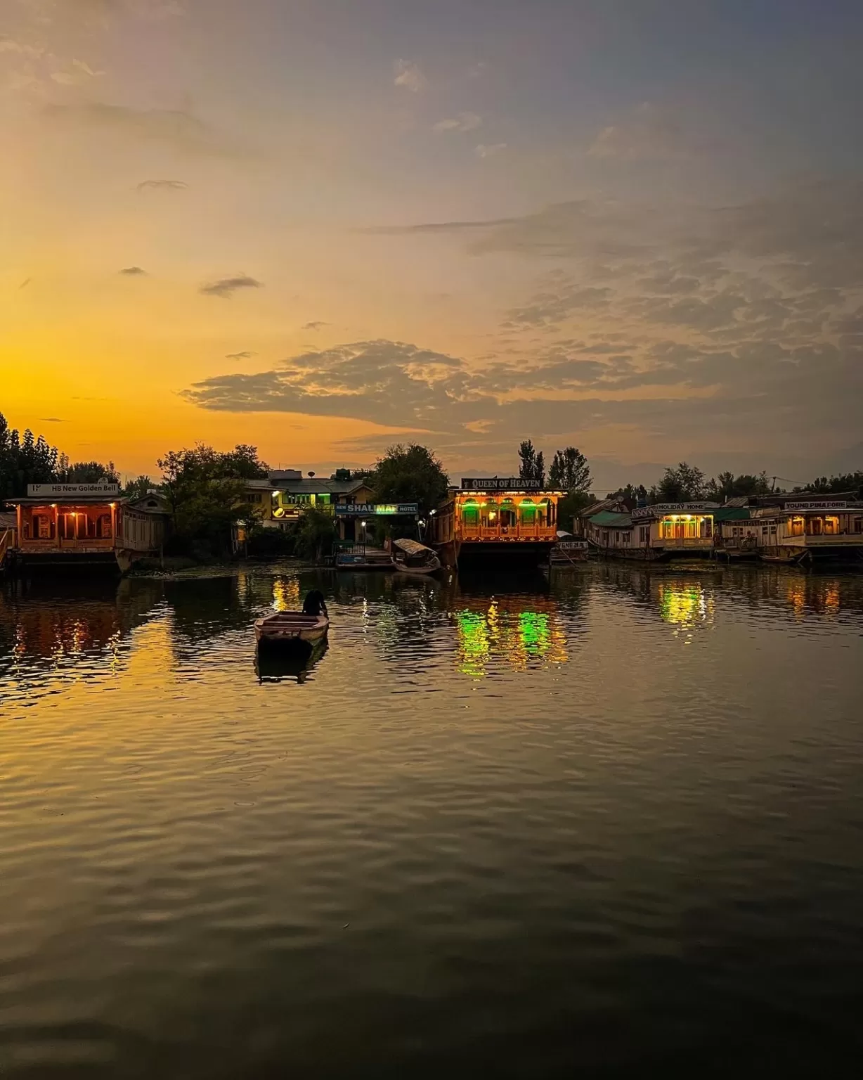 Photo of Dal Lake By Nargis Farheena 