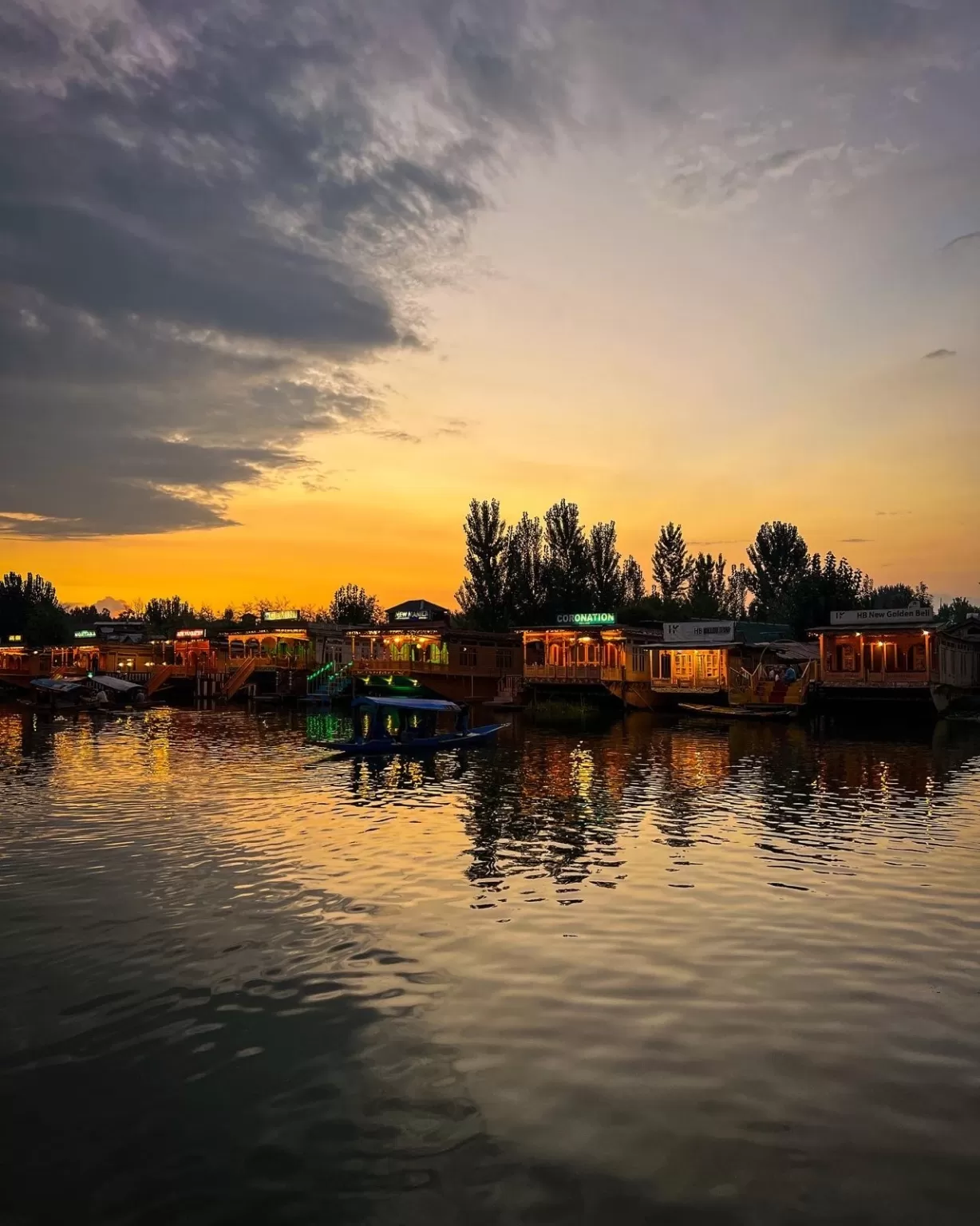 Photo of Dal Lake By Nargis Farheena 