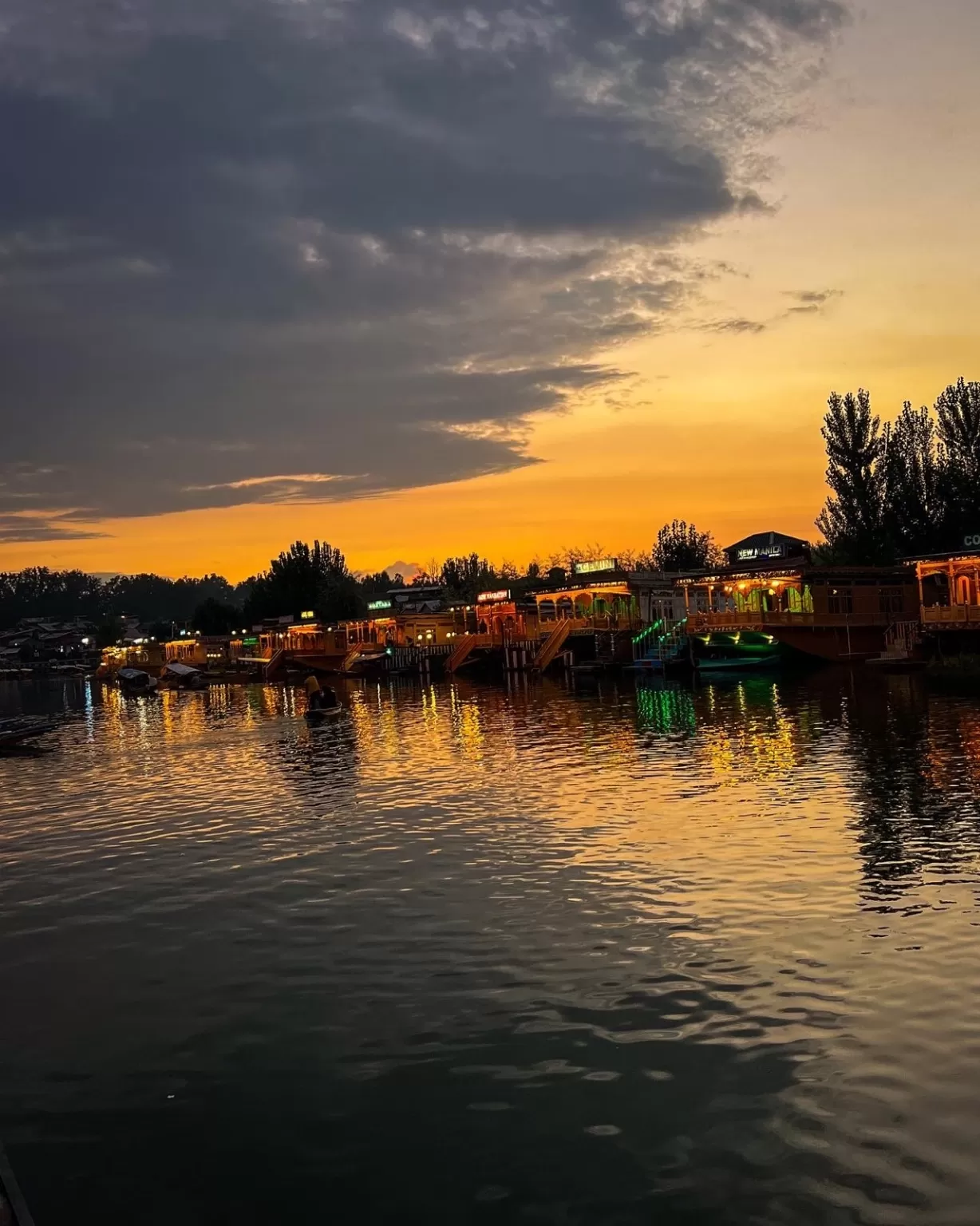 Photo of Dal Lake By Nargis Farheena 