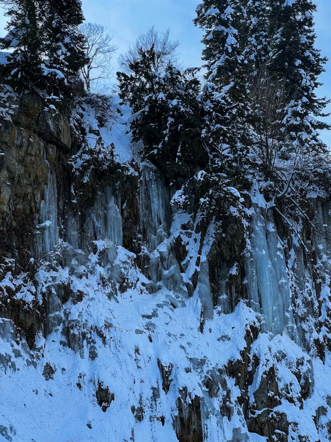 Photo of Aharbal Waterfall By Nargis Farheena 