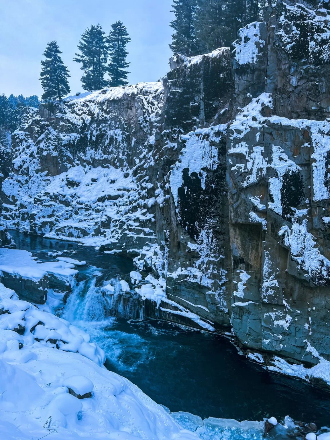 Photo of Aharbal Waterfall By Nargis Farheena 