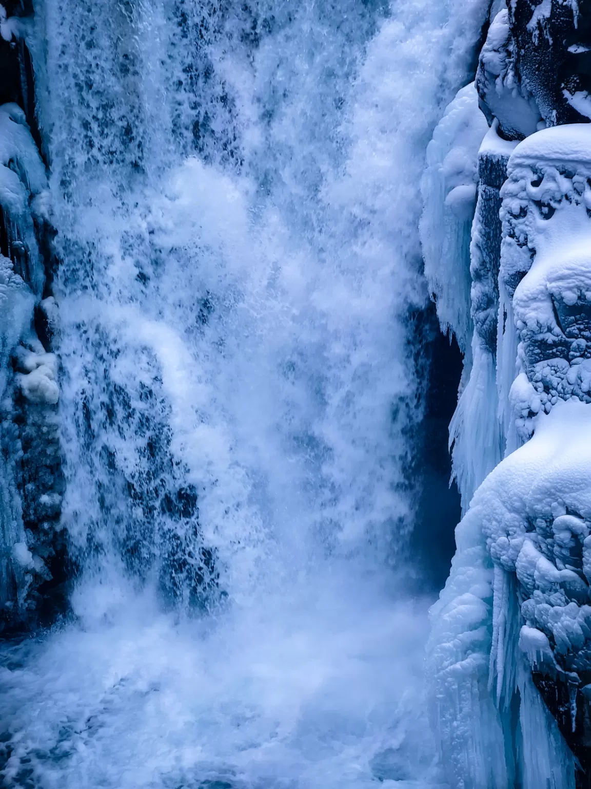 Photo of Aharbal Waterfall By Nargis Farheena 