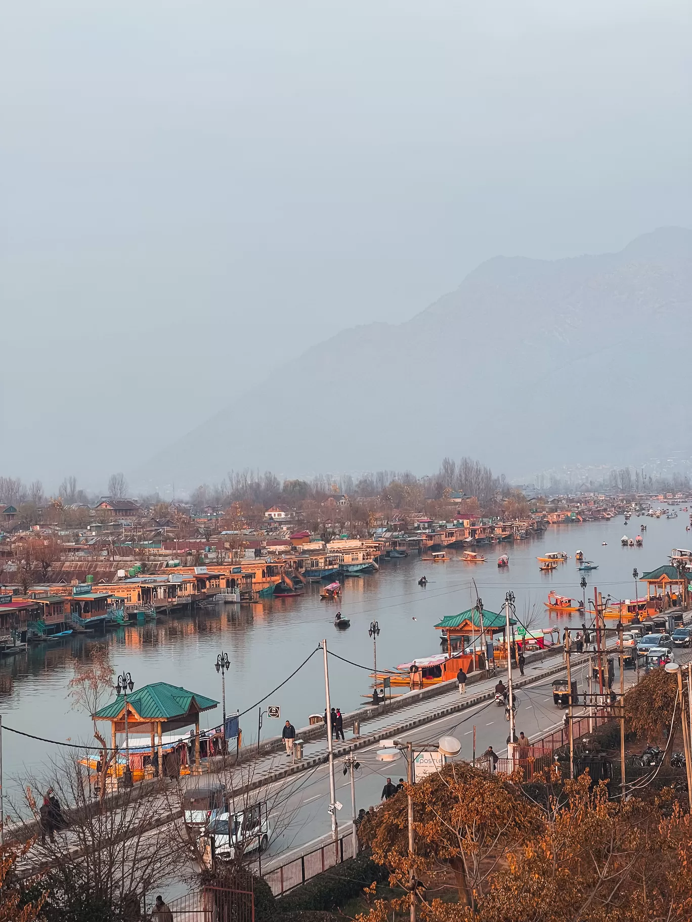 Photo of The Vintage Srinagar at Dal Lake By Nargis Farheena 