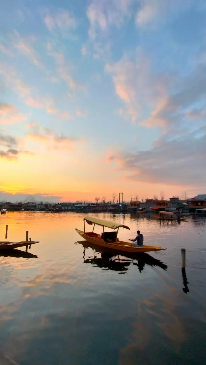 Photo of Dal Lake By thepoetofmadness