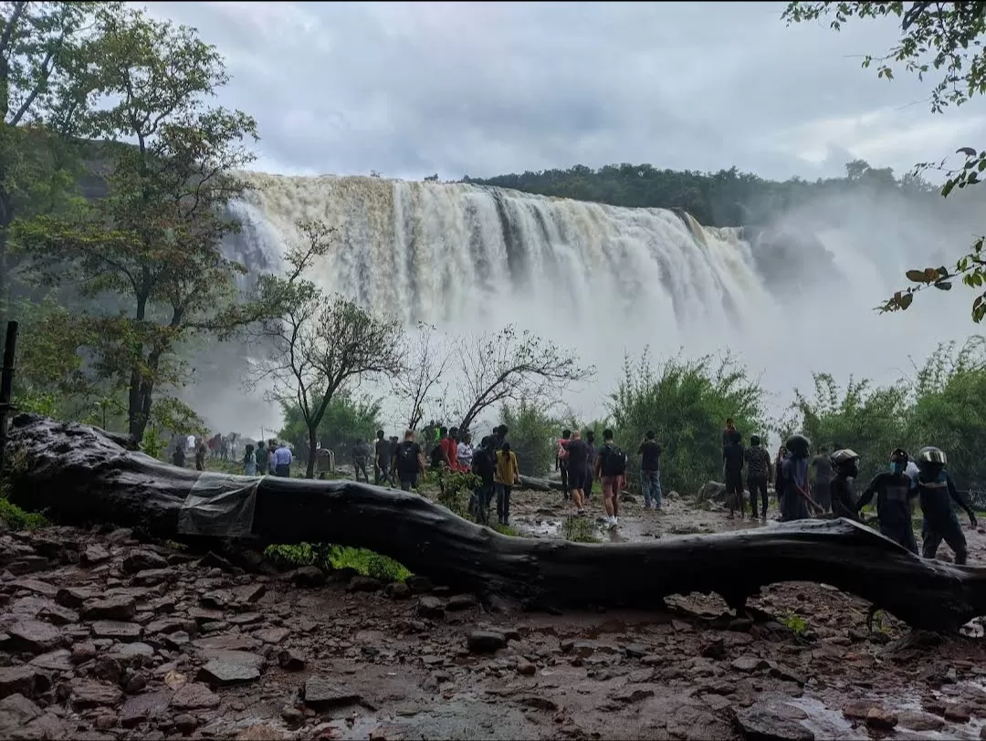 Photo of Athirappilly Water Falls By Suhan v Balegar