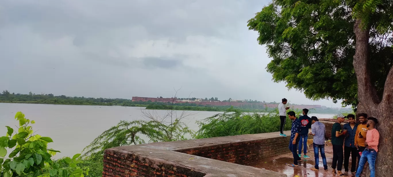 Photo of Yamuna River By Mithun Rajan