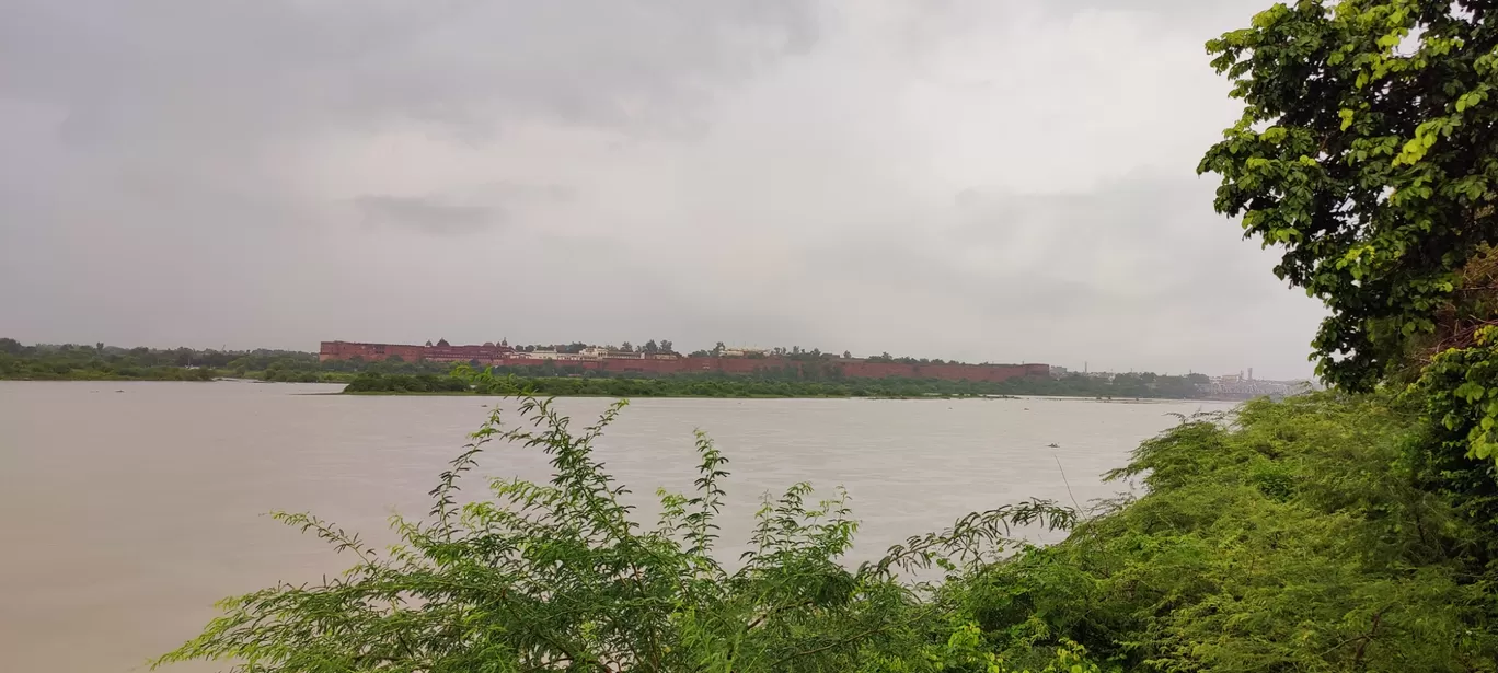 Photo of Yamuna River By Mithun Rajan