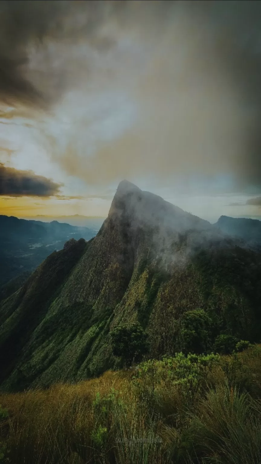 Photo of Kolukkumalai Sunrise point By Aaditya Bhargava