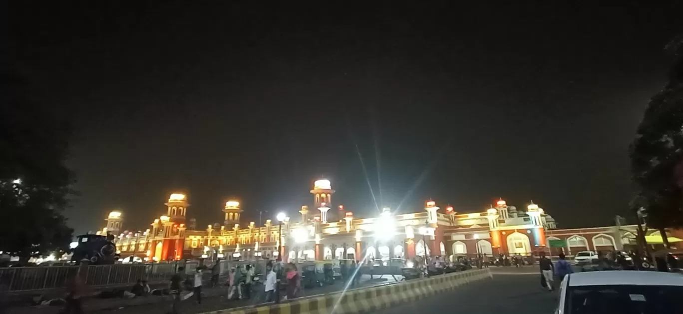 Photo of Charbagh Railway Station By zeem babu 