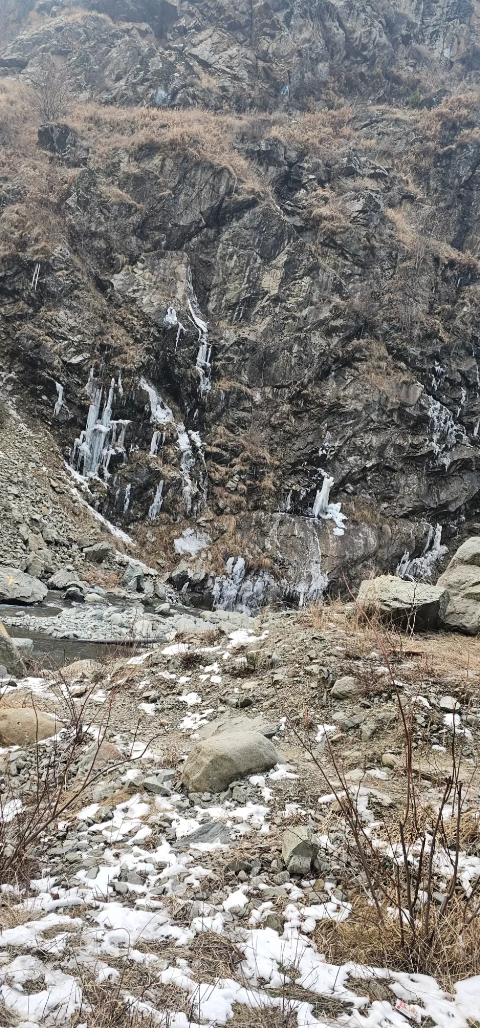 Photo of Drung Waterfall By zeem babu 