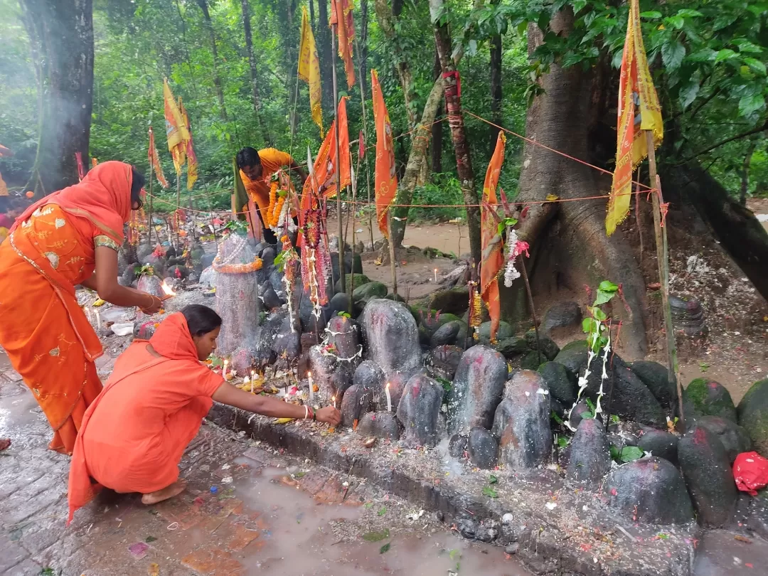 Photo of Mahakal Mandir (Lataguri Mahakal Temple) By Travelling with us 