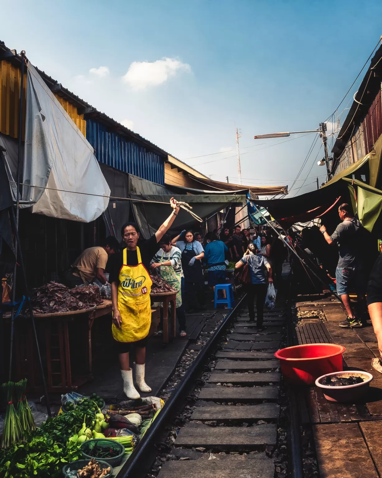 Photo of กาแฟสดรถไฟ Coffee In Train (Maeklong Railway Market) By MAYANK PATEL