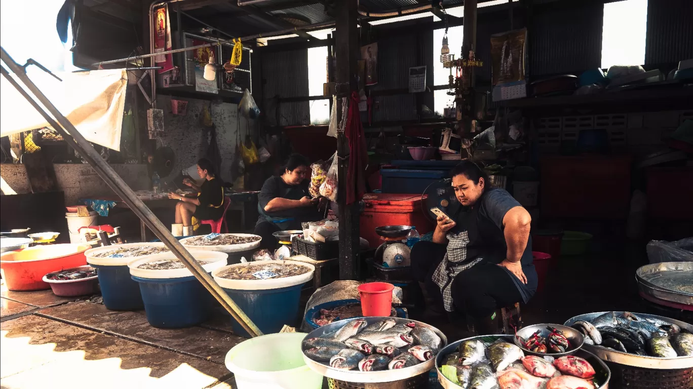 Photo of กาแฟสดรถไฟ Coffee In Train (Maeklong Railway Market) By MAYANK PATEL