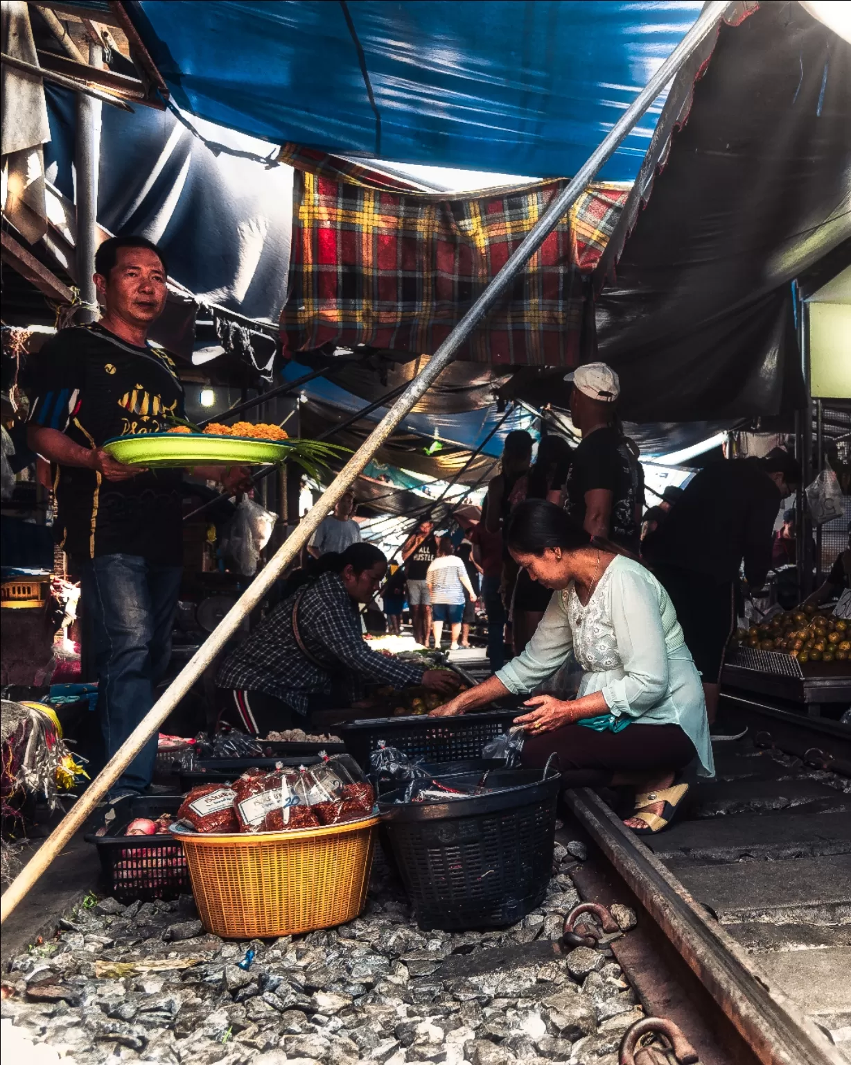 Photo of กาแฟสดรถไฟ Coffee In Train (Maeklong Railway Market) By MAYANK PATEL