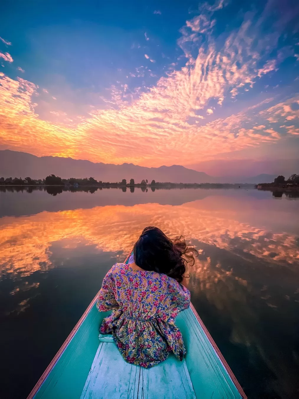 Photo of Dal Lake By Tanvi Shah (travelstoriesbytan)