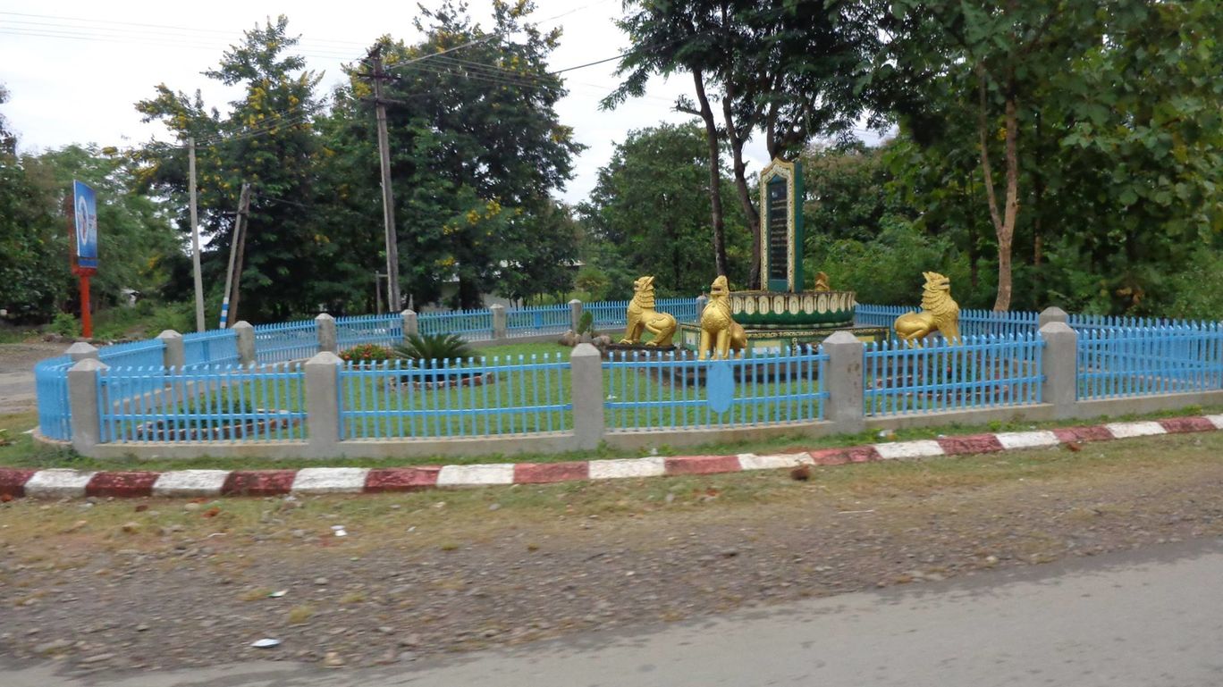 Photo of In the Lands of Golden Pagoda By Arunabha Bandyopadhyay