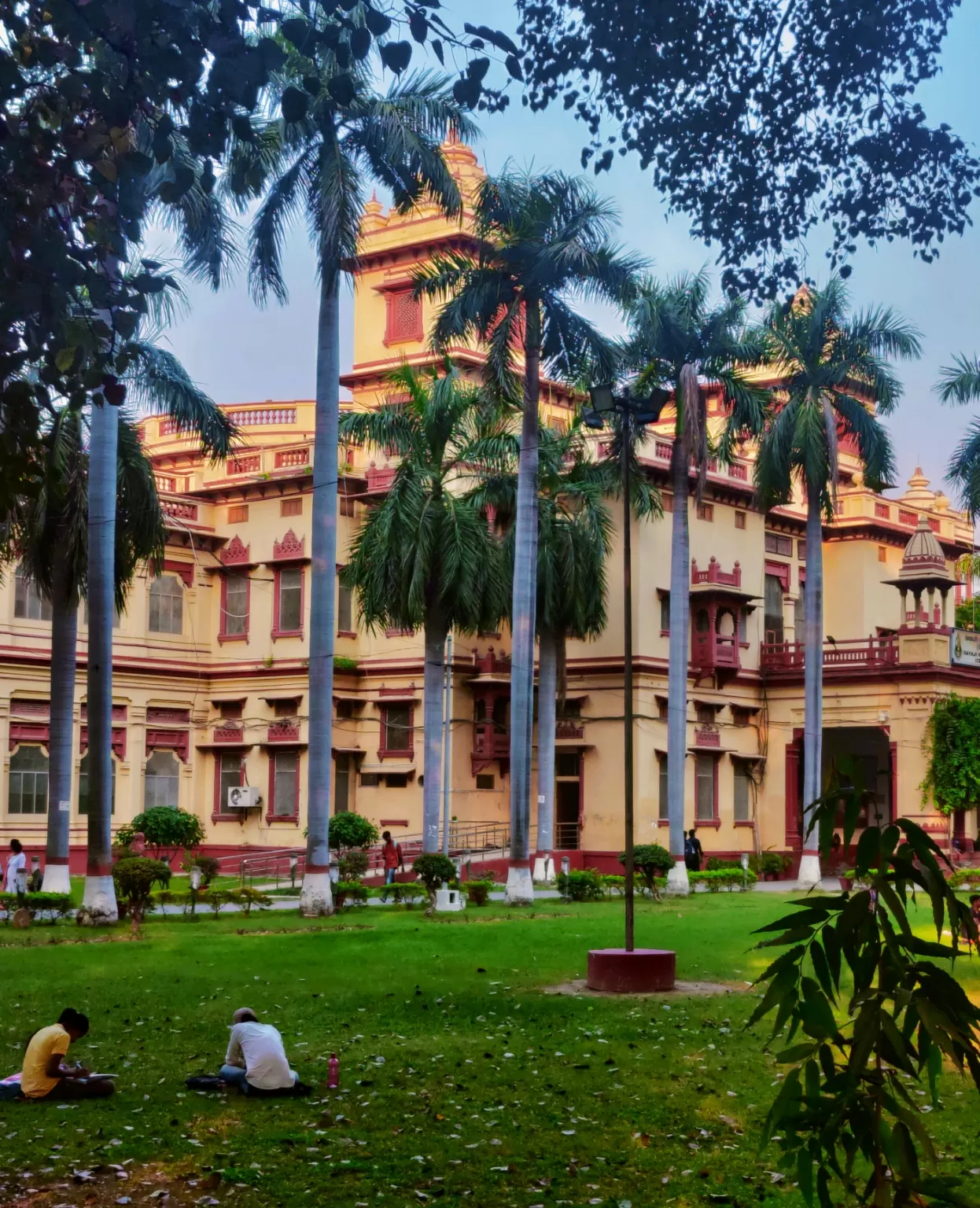 Photo of Banaras Hindu University By Soumalya Banerjee