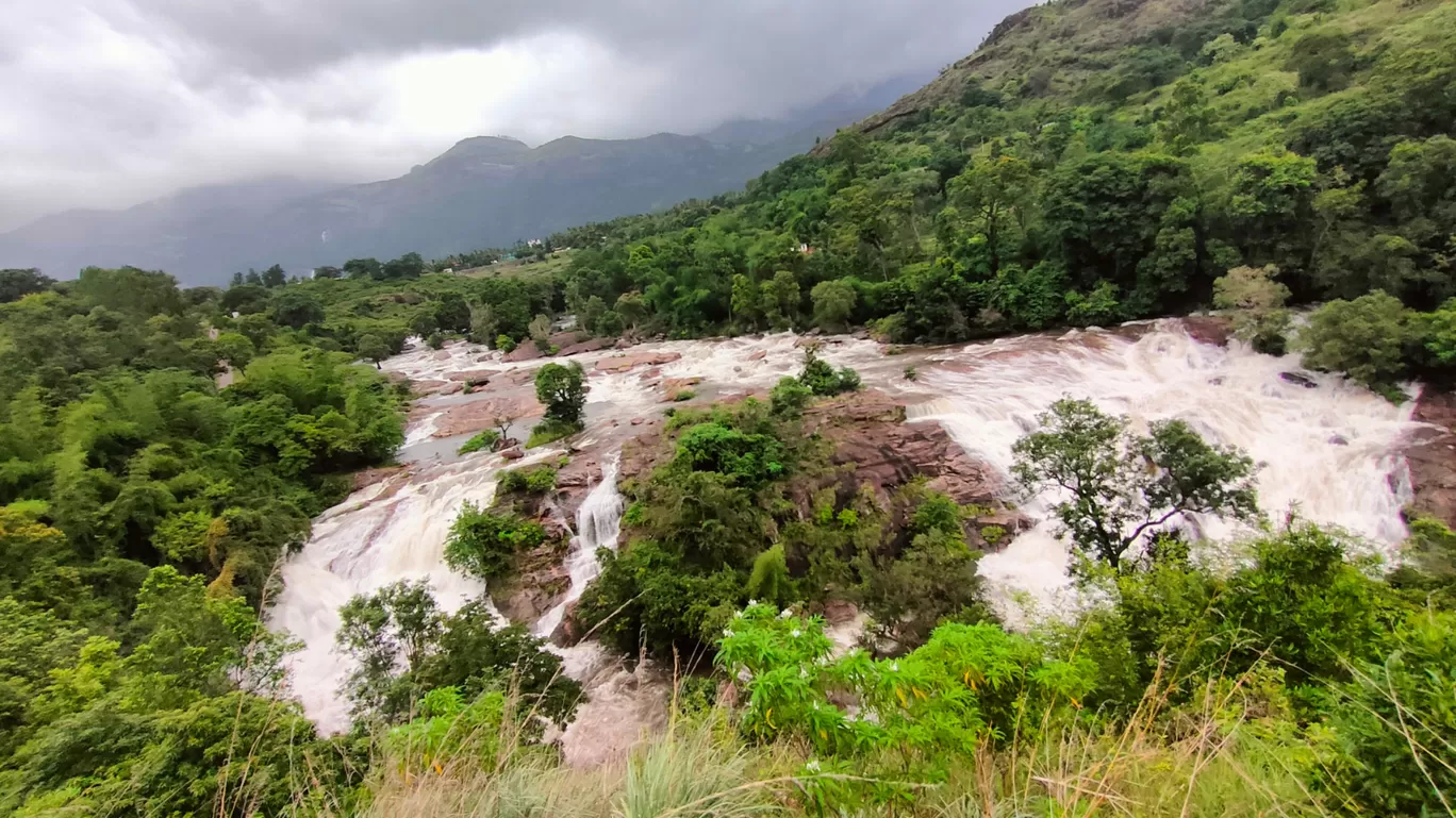 Photo of Irachilpara Water Falls By Subhajit Dutta