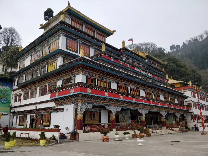 Photo of Dali Monastery By Jhadeswar Khanda