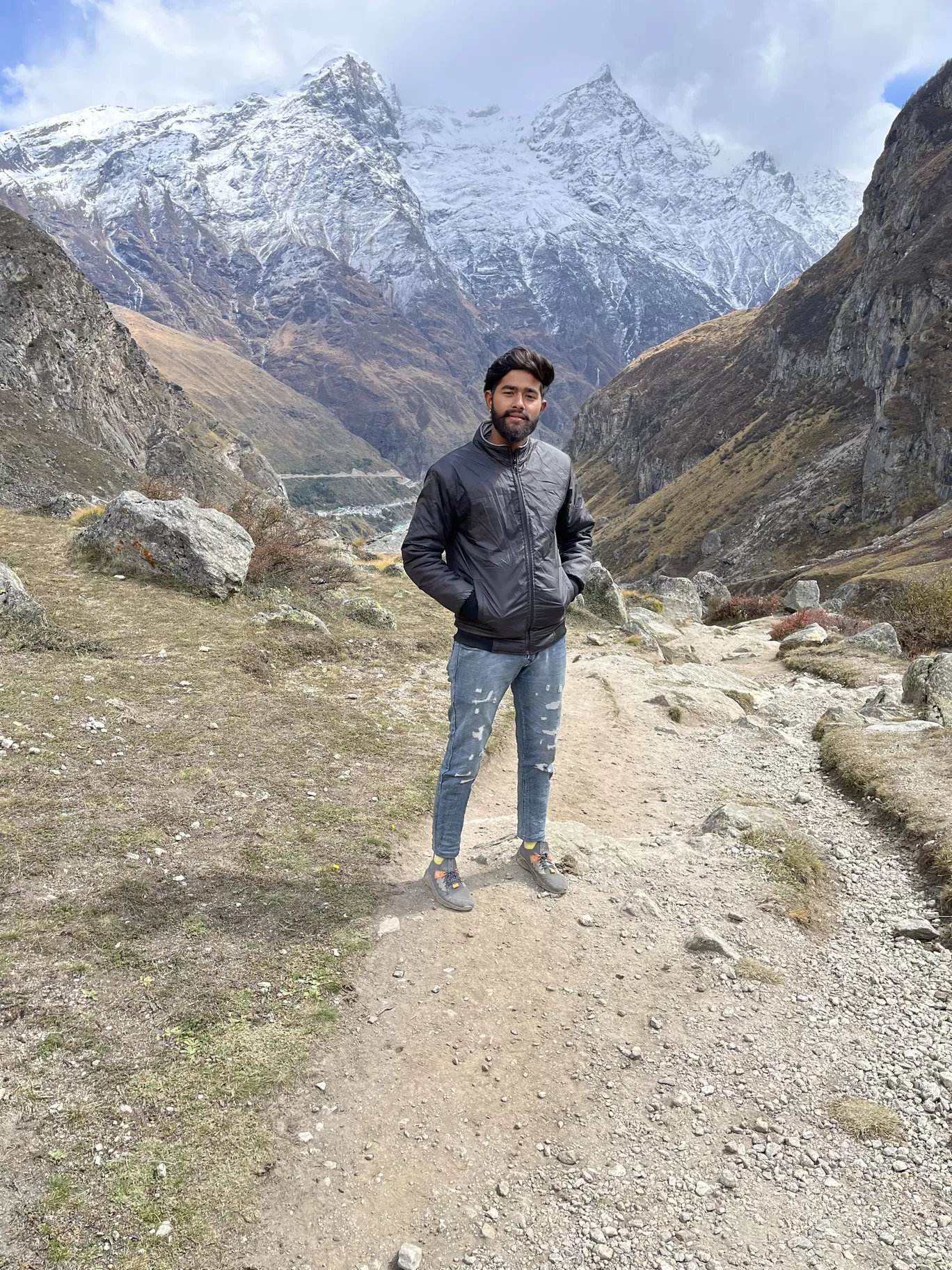 Photo of Vasudhara Falls By counting_mountains
