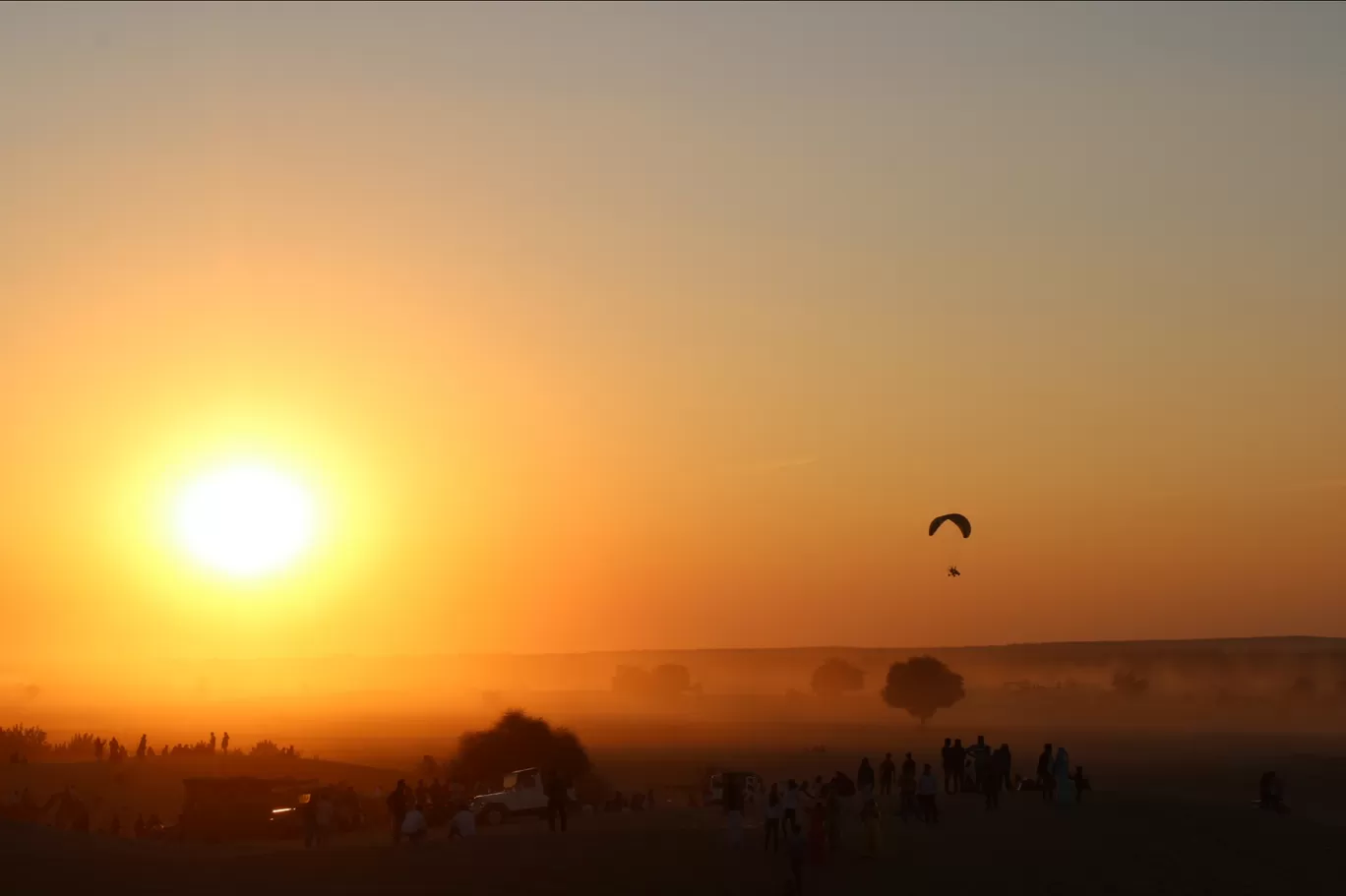 Photo of sam sand dunes By Vineet Kumar