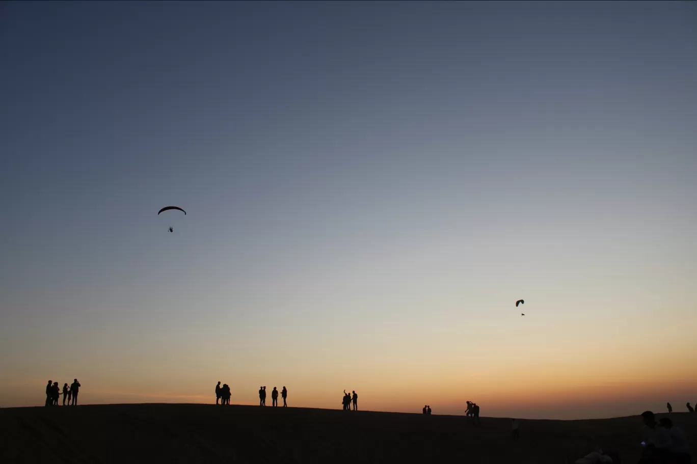 Photo of sam sand dunes By Vineet Kumar