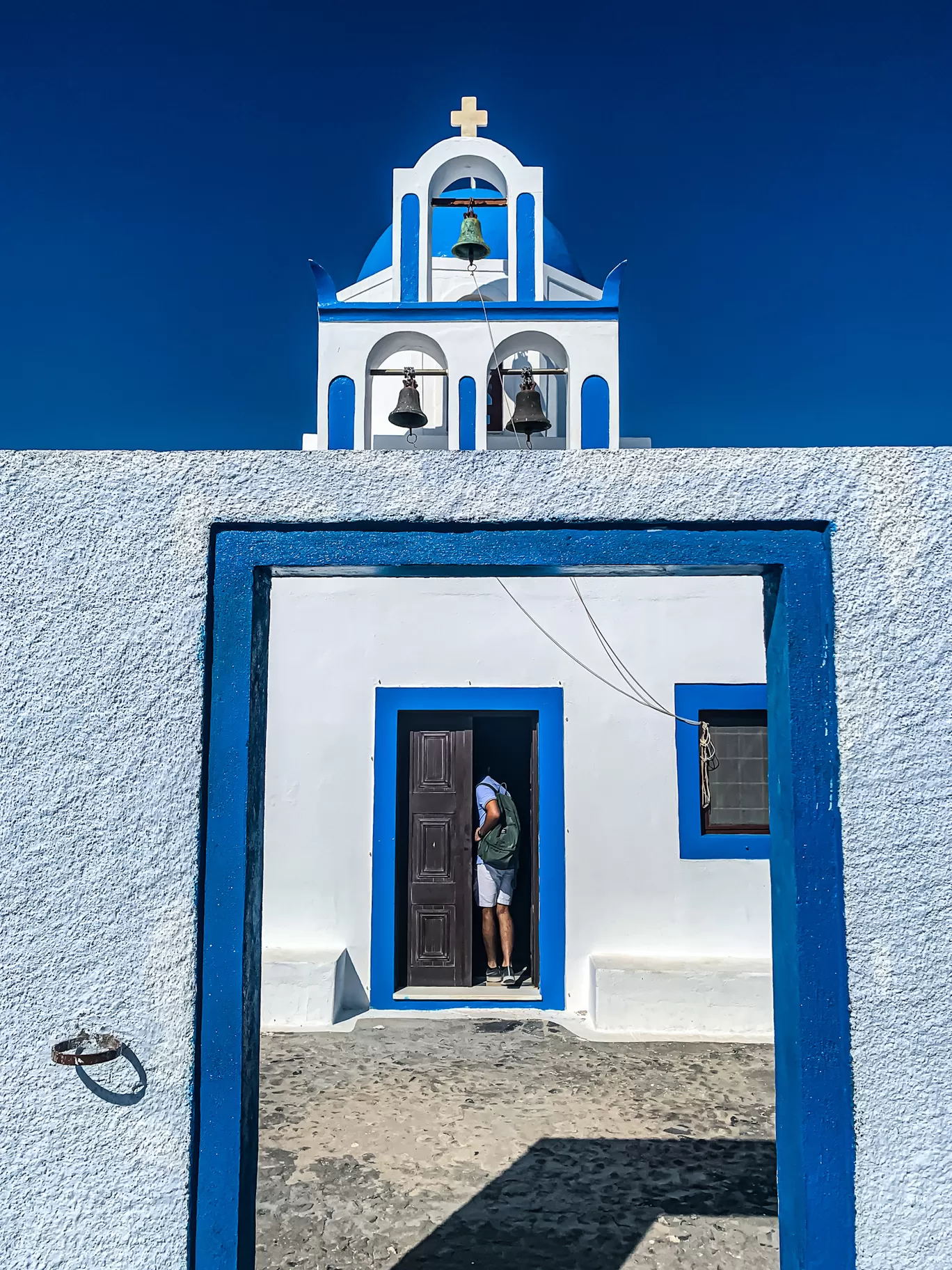 Photo of Santorini By Kadambari Bhatte (curlytravelmess)