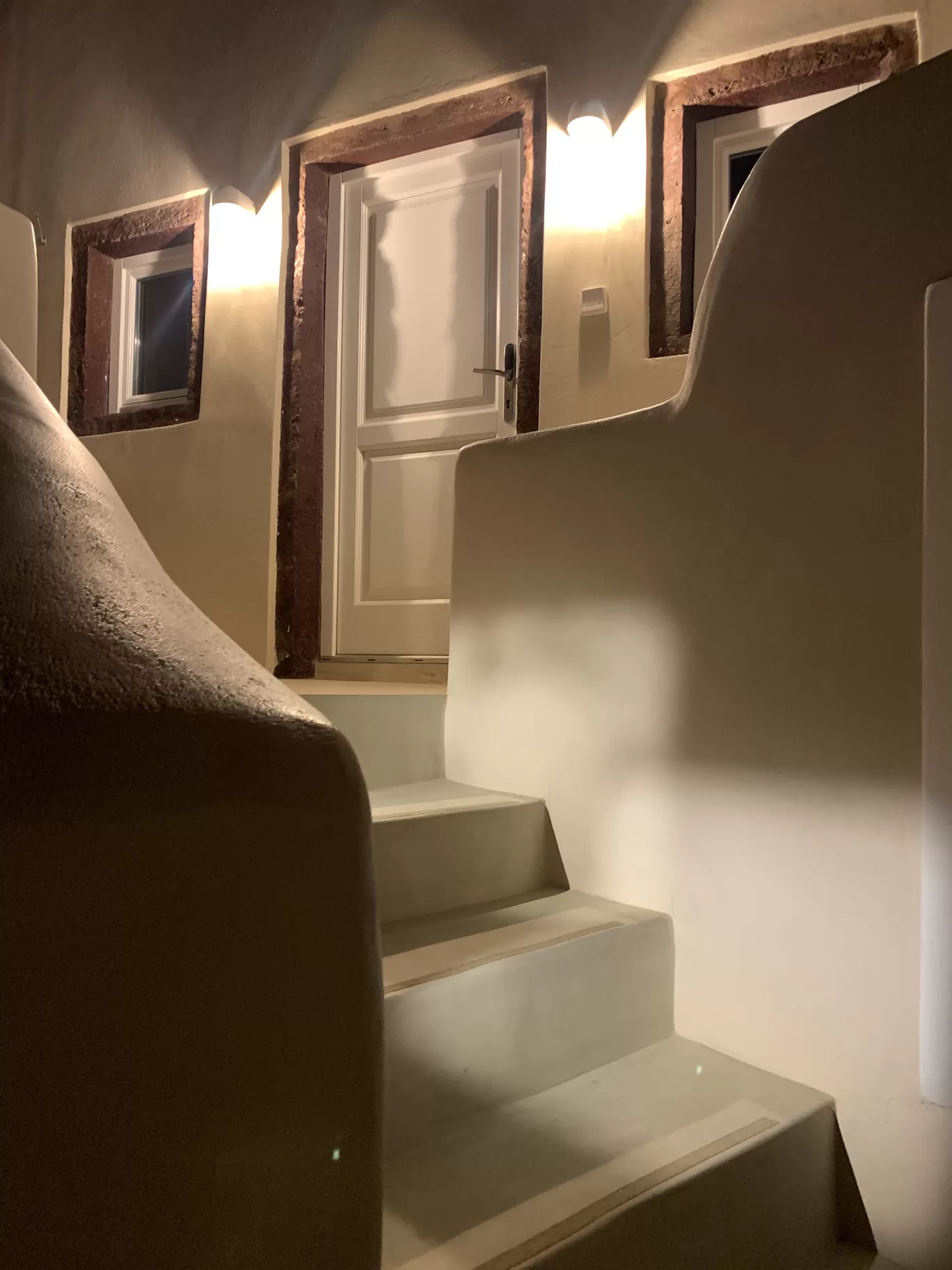 Photo of Santorini By Kadambari Bhatte (curlytravelmess)
