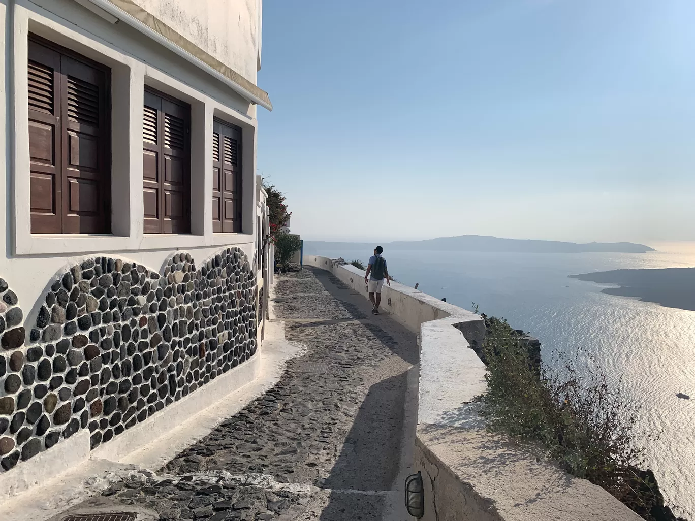 Photo of Santorini By Kadambari Bhatte (curlytravelmess)
