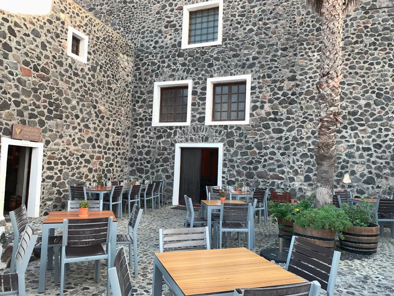 Photo of Santorini By Kadambari Bhatte (curlytravelmess)
