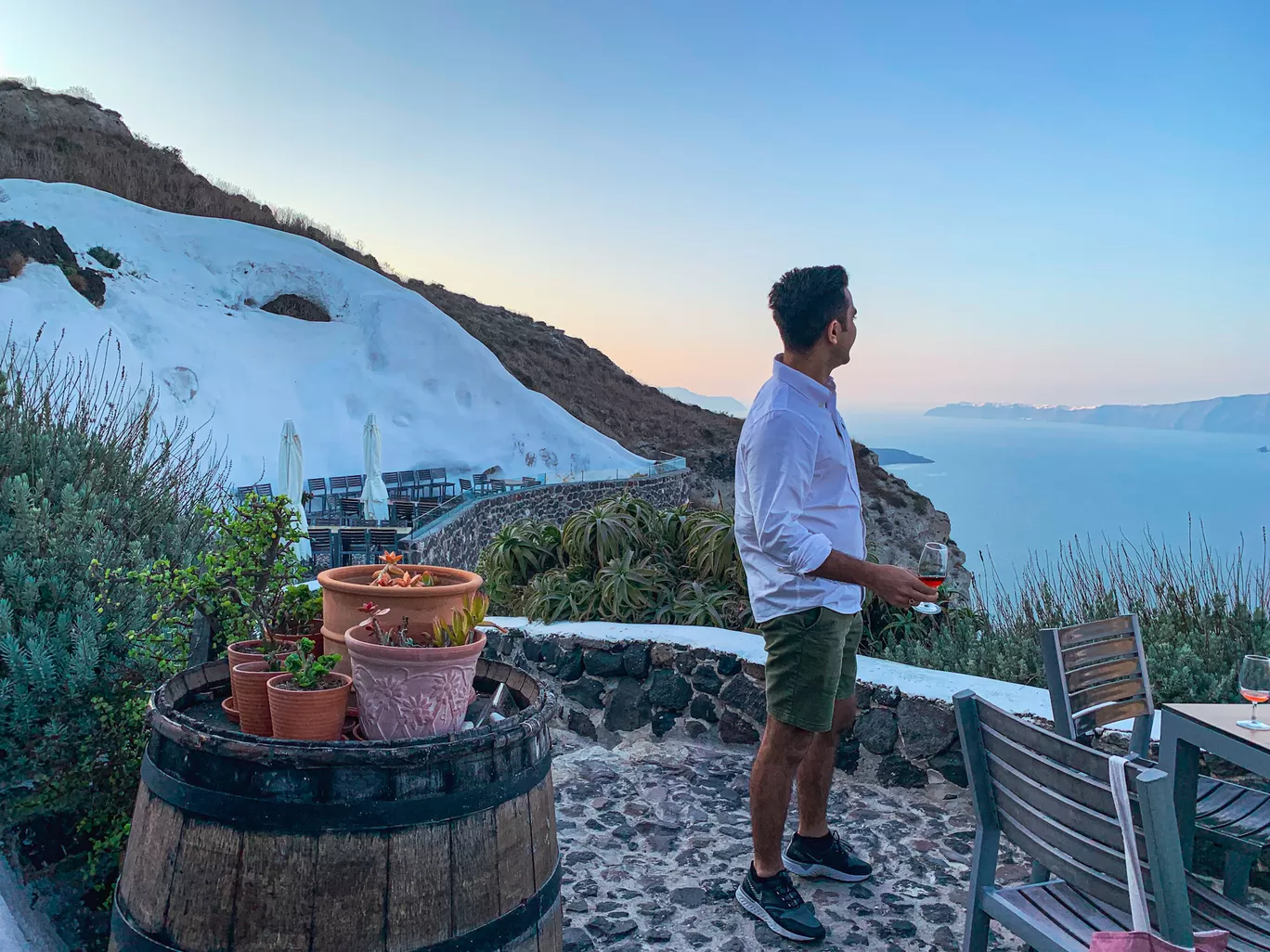 Photo of Santorini By Kadambari Bhatte (curlytravelmess)