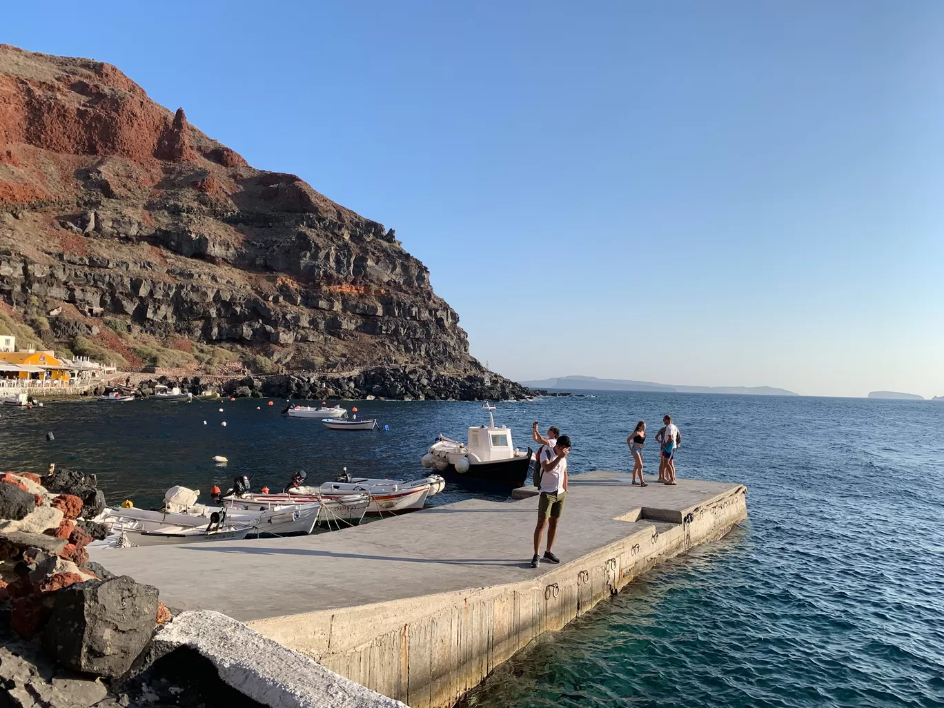Photo of Santorini By Kadambari Bhatte (curlytravelmess)