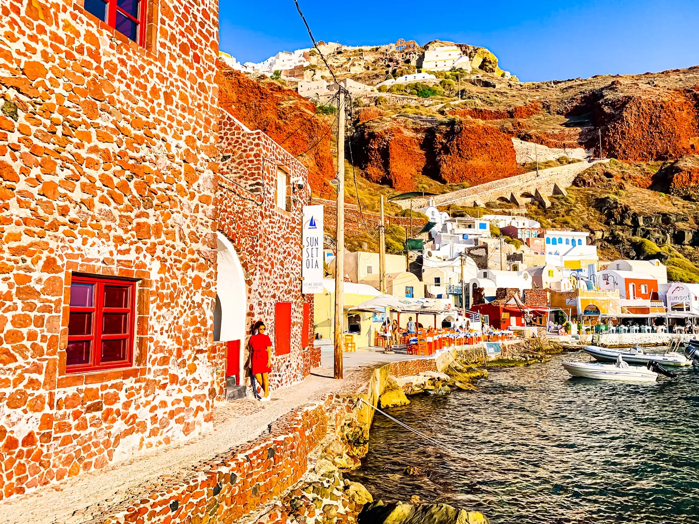 Photo of Santorini By Kadambari Bhatte (curlytravelmess)