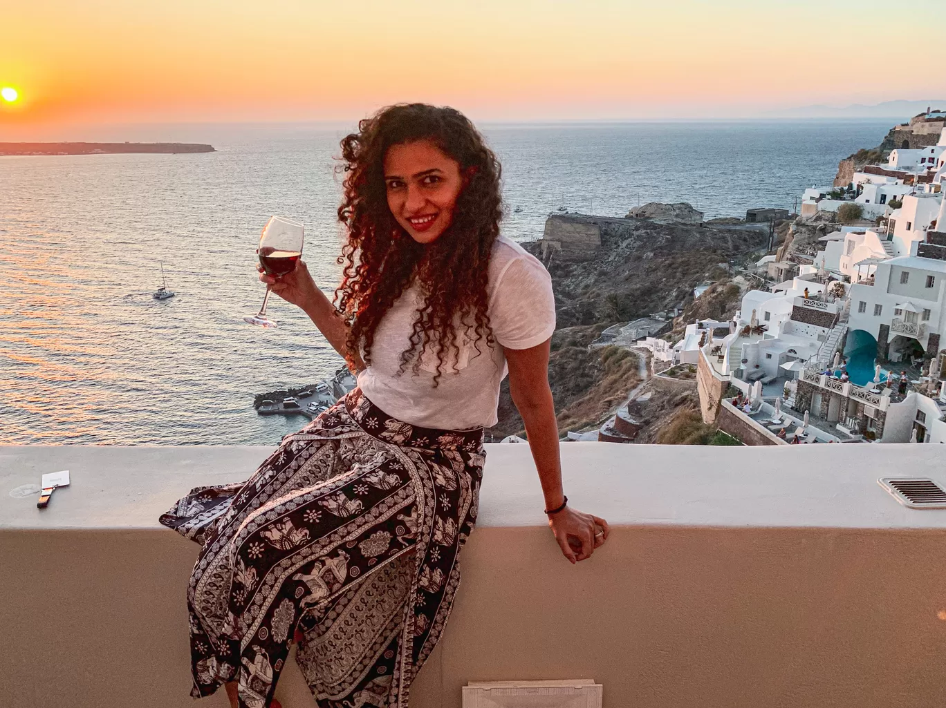 Photo of Santorini By Kadambari Bhatte (curlytravelmess)