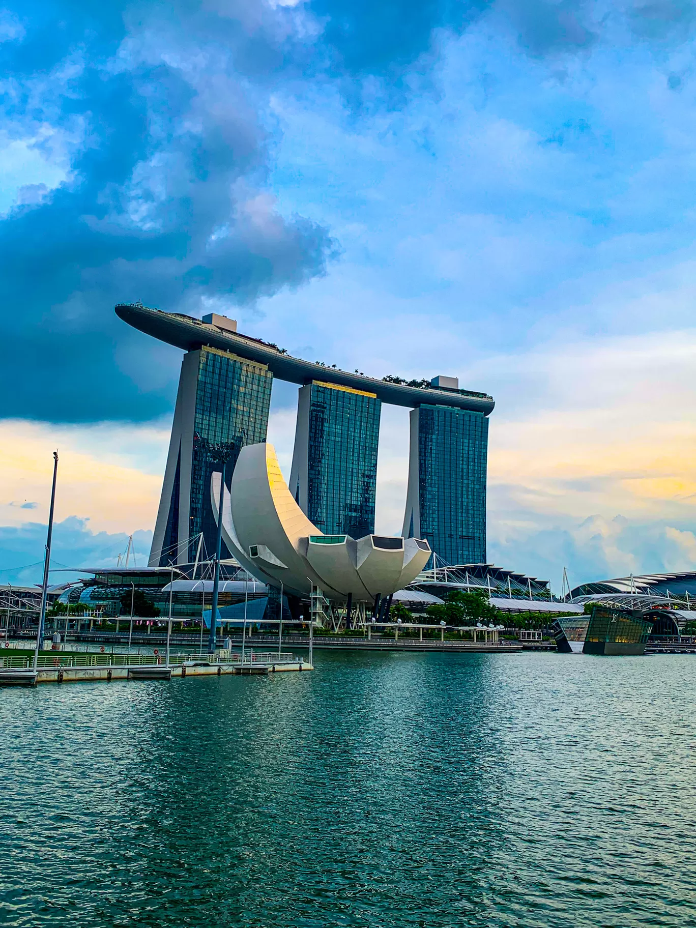 Photo of Singapore By Kadambari Bhatte (curlytravelmess)