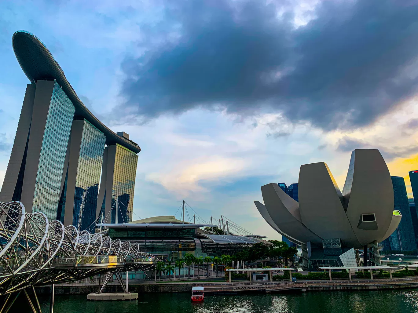Photo of Singapore By Kadambari Bhatte (curlytravelmess)
