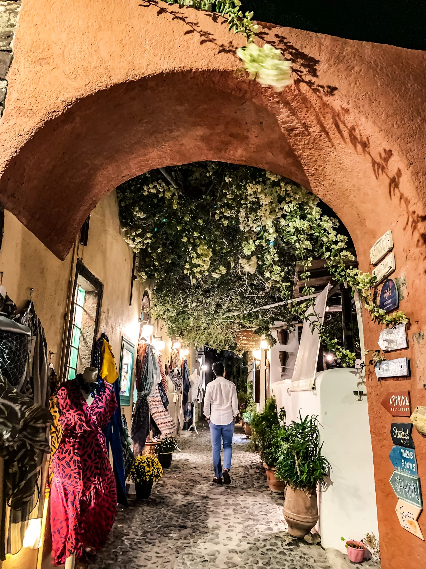 Photo of Greece By Kadambari Bhatte (curlytravelmess)