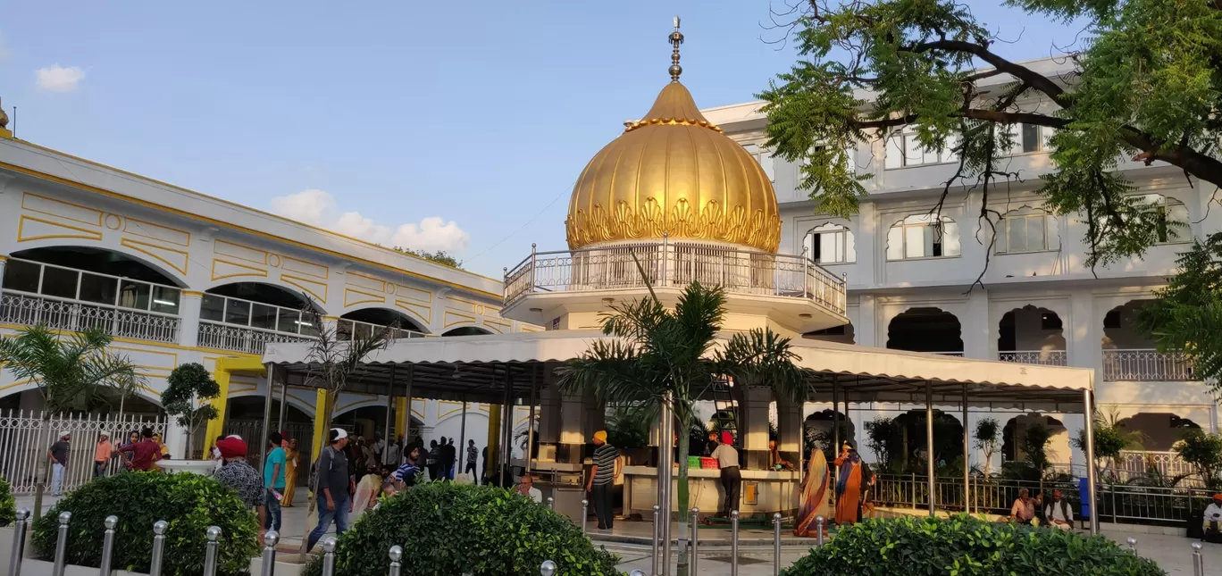 Photo of Bangla Sahib Lane By Dinesh Lal