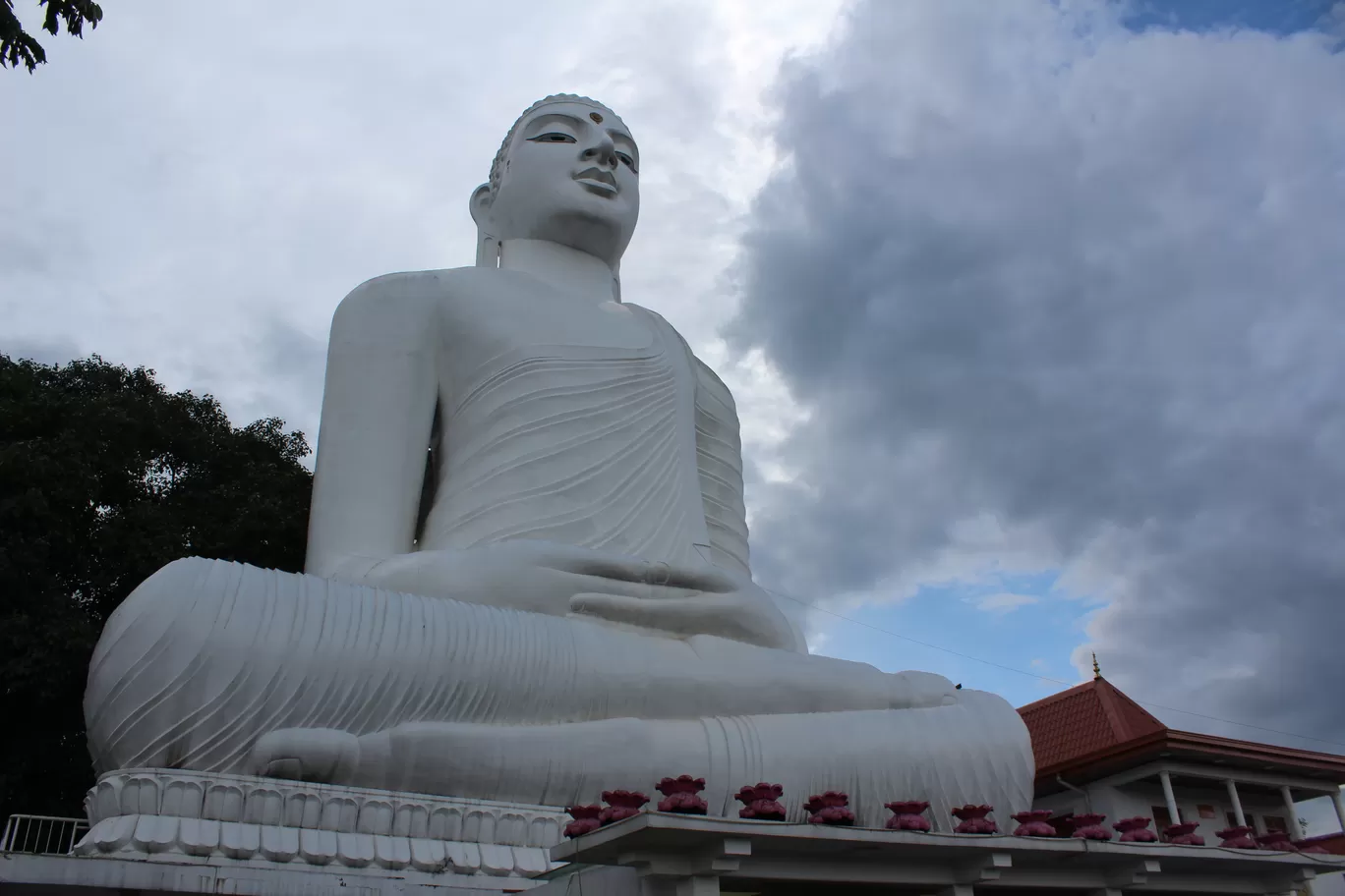 Photo of Bahirawakanda Vihara Buddha Statue By pd_live2travel