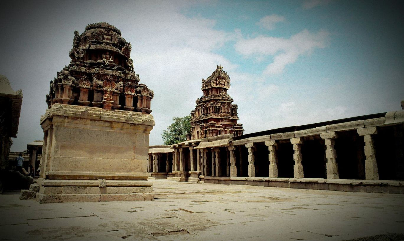 Photo of Hampi - a fascinating city of ruins. By Kshitiz Gupta
